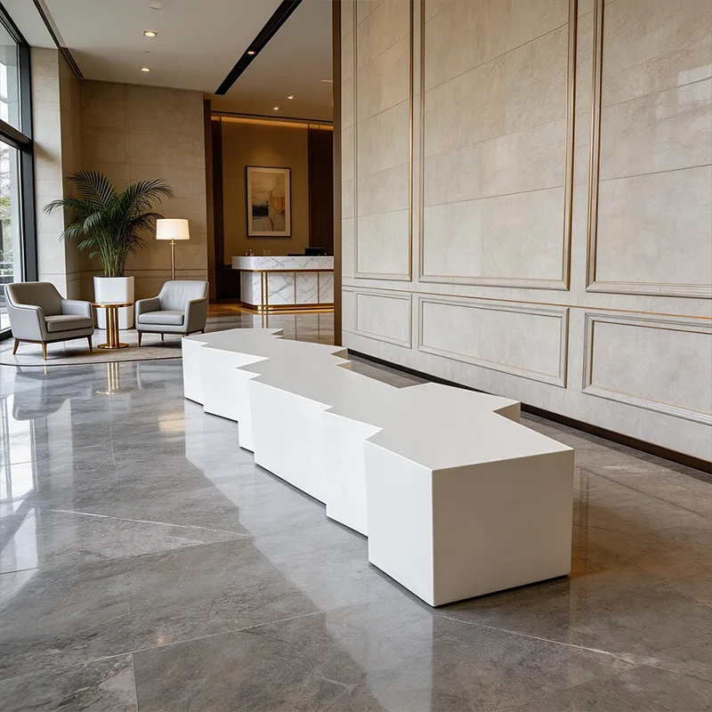 Le mobilier d'extérieur CHINOR FRP offre des performances par tous les temps pour les projets mondiaux de jardins, de centres de villégiature et d'aménagement paysager public