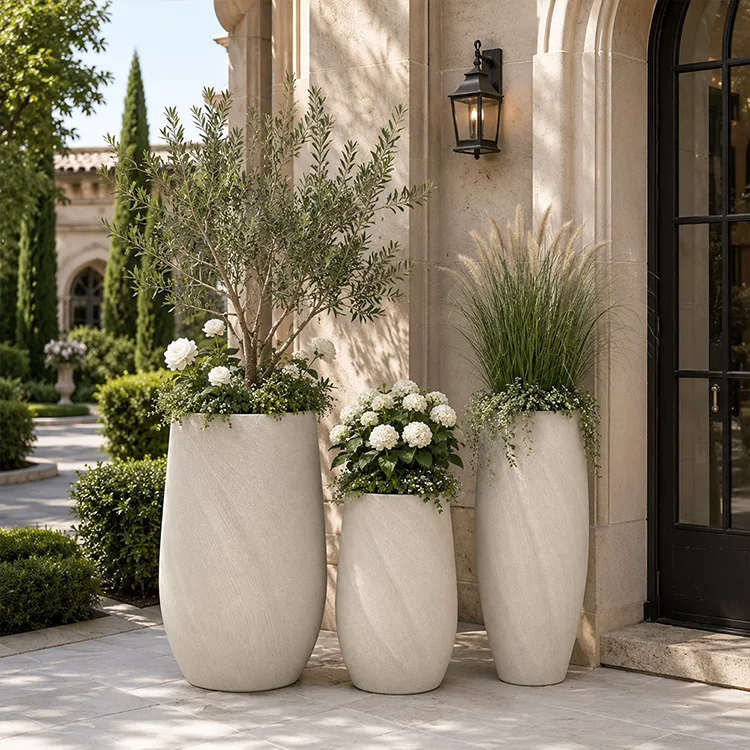 Comment une jardinière en fibre de verre améliore-t-elle les performances de l’aménagement paysager extérieur ?