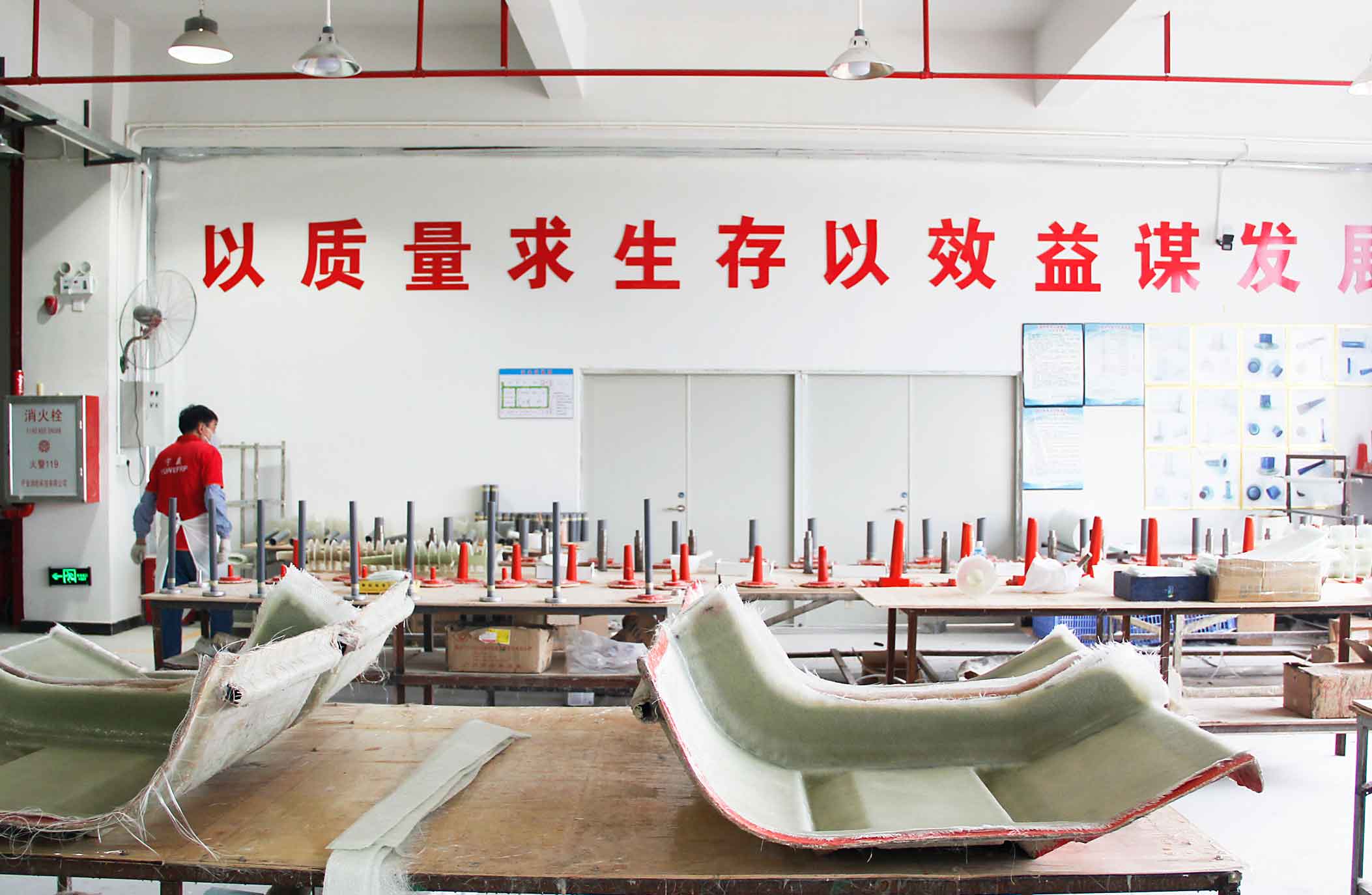 Derrière Chinor FRP Factory : flux de travail de configuration manuelle et capacité de production personnalisée
