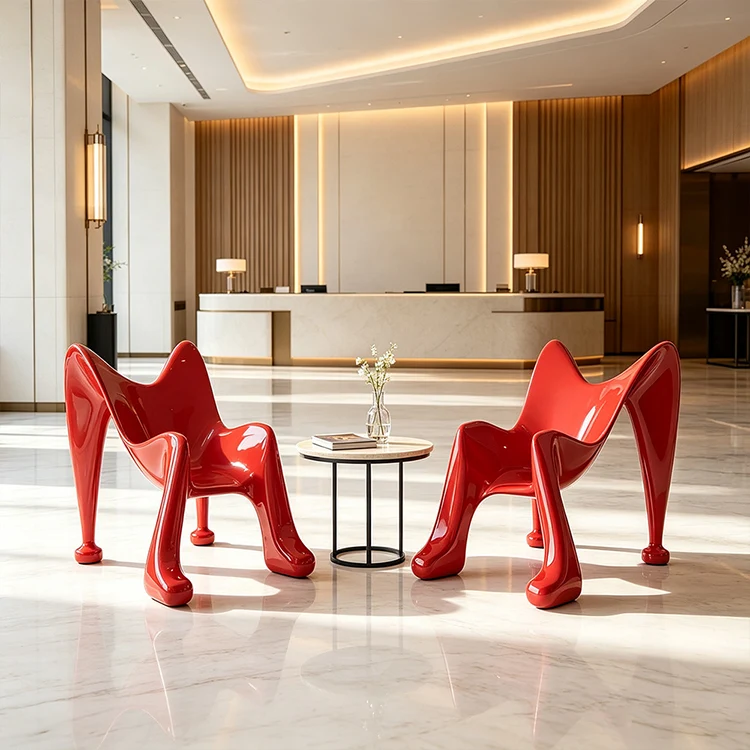 Fauteuil d'appoint sculptural en fibre de verre