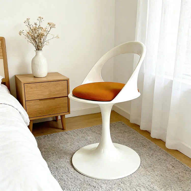 Chaise longue moderne en FRP découpée en tulipe