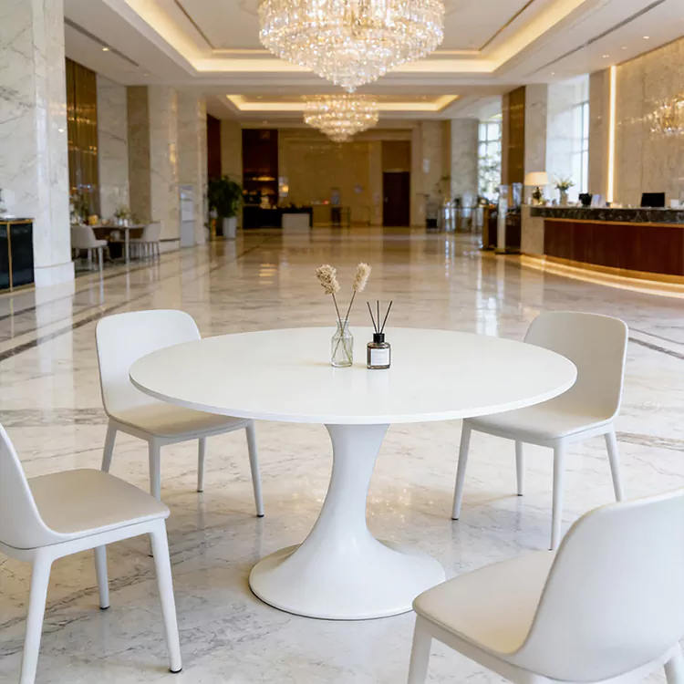 Ensemble de salle à manger d'extérieur en FRP Tulip